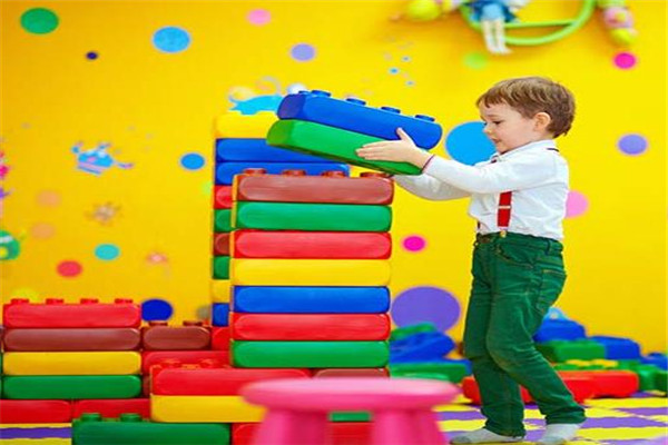 玩升嬰兒玩具 技術(shù)創(chuàng)新驅(qū)動下的銷售策略與發(fā)展前景