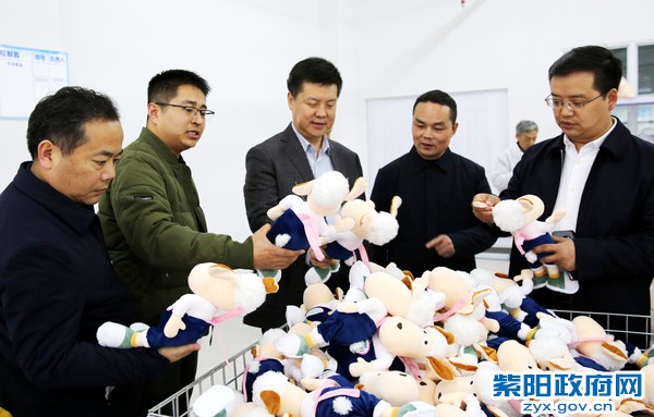 堅定不移抓產業擴就業 千方百計增加群眾收入——趙立根調研東木高橋等鎮玩具產業技術開發與銷售